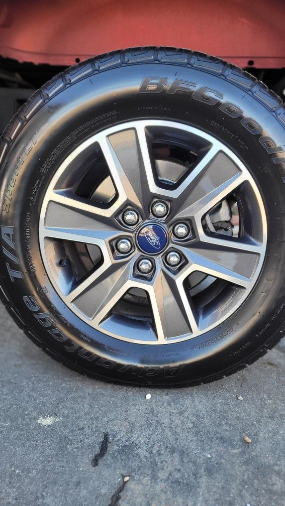 Set Of 4 Original 18" Ford F150 / Expedition Rims And Tires Like New