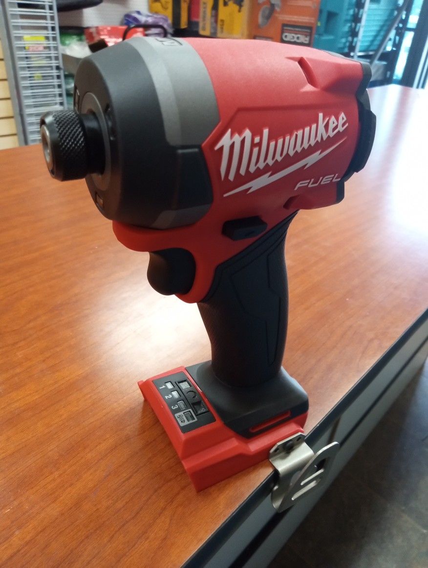 Milwaukee New 1/4" Impact Fuel -3 Speeds - Nuevo