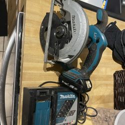 Makita 6 1/2” Circular Saw With Battery And Charger Used Needs Blade Works Great $85 Firm N Lakeland