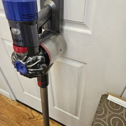 New Cond DYSON Cordless Vacuum  , WORKS 3 , AMAZING POWER SUCES  , 