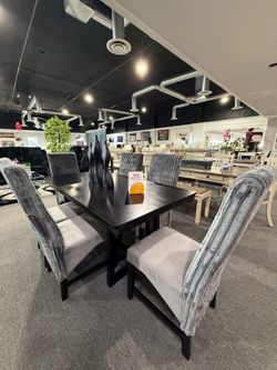 7 PC DINING TABLE