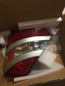 2007-2009 OEM Mercedes Benz Sclass Right Rear Tail Lamps...