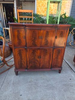 Vintage Capehart Radio and Record Player Console (1940s) with Garrard RC 88/4 Record Changer