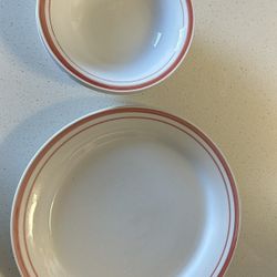 3 Plates And 3 Glass Bowels 