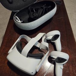 Oculus Meta Quest 2 VR Headset With Case