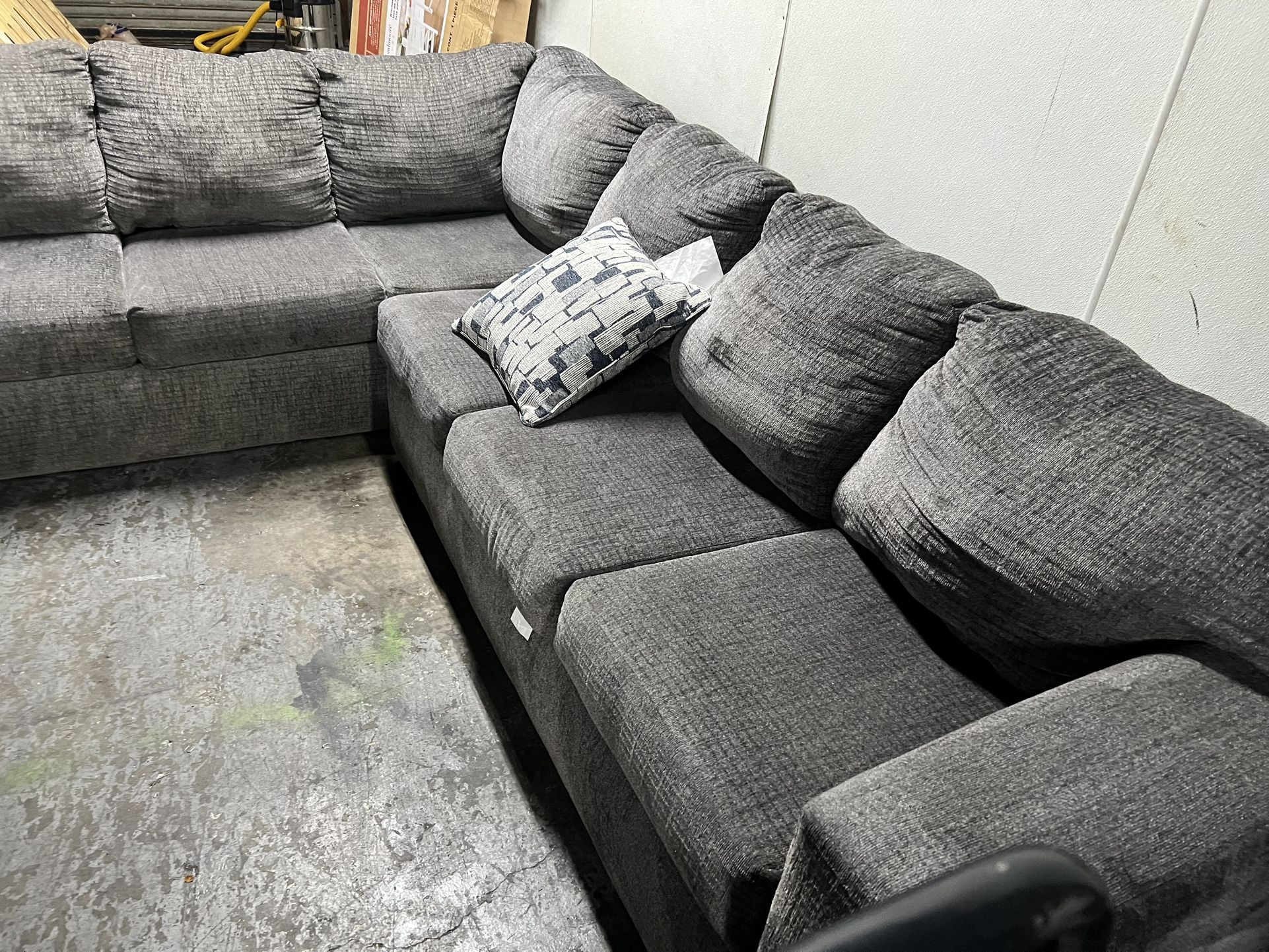 SECTIONAL COUCH SOFA