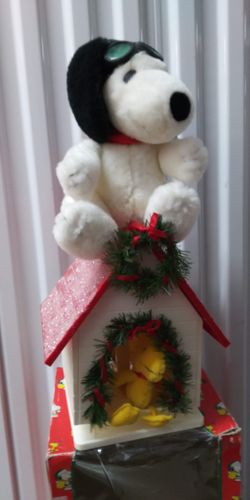 1999 Christmas Animation
Animated Aviator Snoopy & Woodstock
Measures 21" Height