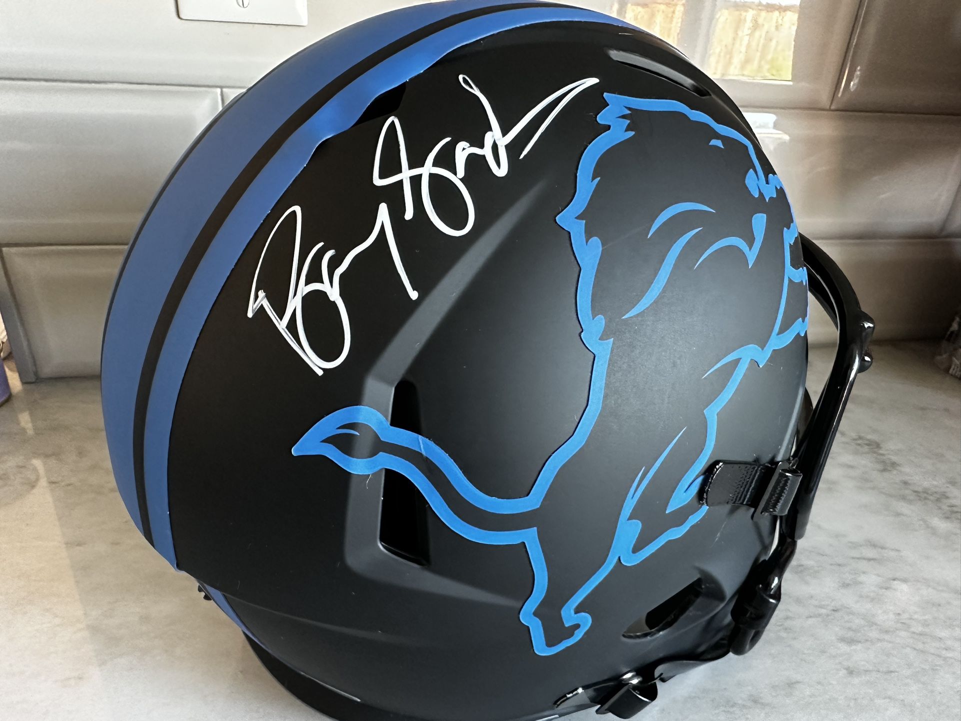 Lions BARRY SANDERS Signed Full Size Riddell ECLIPSE Speed Replica Helmet AUTO