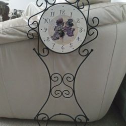 Metal wall clock w/ grapes on the face! Like new! 