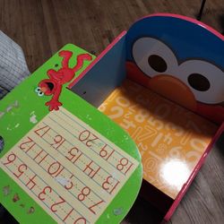 Kid's Desk 