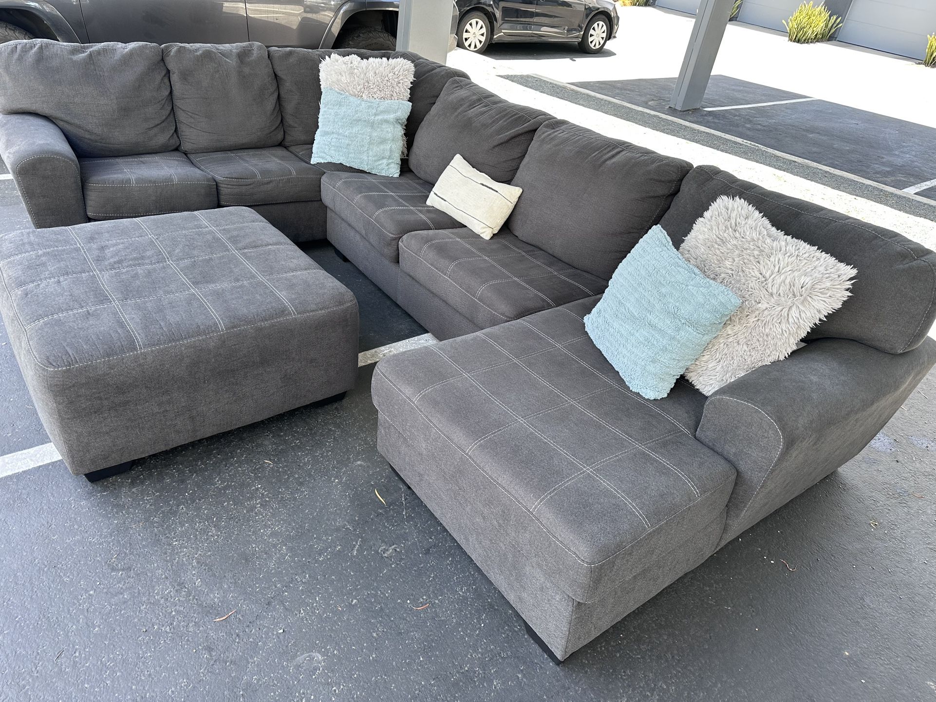 Grey Sectional Couch With Ottoman