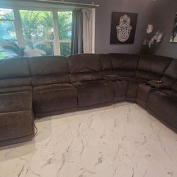 FOR SALE: 7-Piece Grenada Power Reclining Sectional – Excellent Condition
