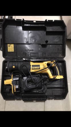 Cordless reciprocating saw