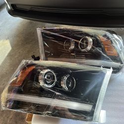 09-18 Ram Headlights With Bottom DTRL Animation 