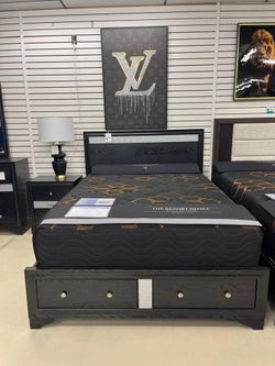 Sophisticated Style 7 Pc black bedroom set features jewellery drawers & storage drawers