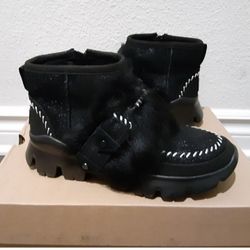 UGG WOMEN'S SIZE 6