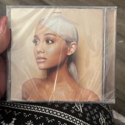 Ariana Grande Sweetener CD