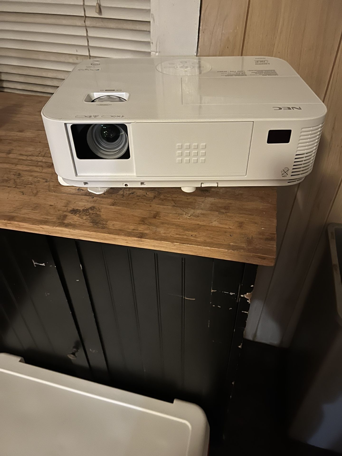 NEC NP-M323w Projector