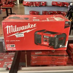 (Used Like New) Milwaukee M18 18-Volt Lithium-Ion Cordless Jobsite Radio