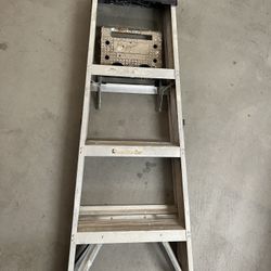 4 Foot Aluminum Ladder 