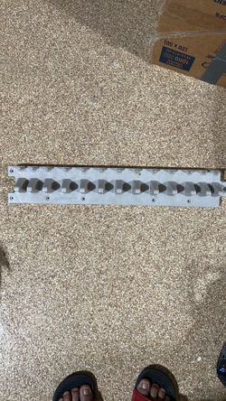 Garden tool bracket