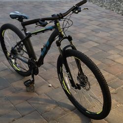 GT AGGRESSOR PRO MOUNTAIN BIKE 27 SPD, TIRES 27.5 ,  DISK BREAKS, MEDIUM SIZE FRAME