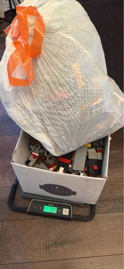 Legos !!!! Bag and box of miscellaneous legos over 32lbs