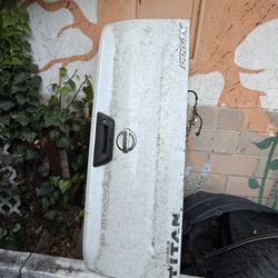 Nissan Titan Tailgate 