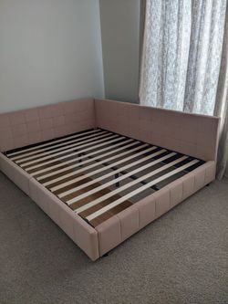 Queen day bed
