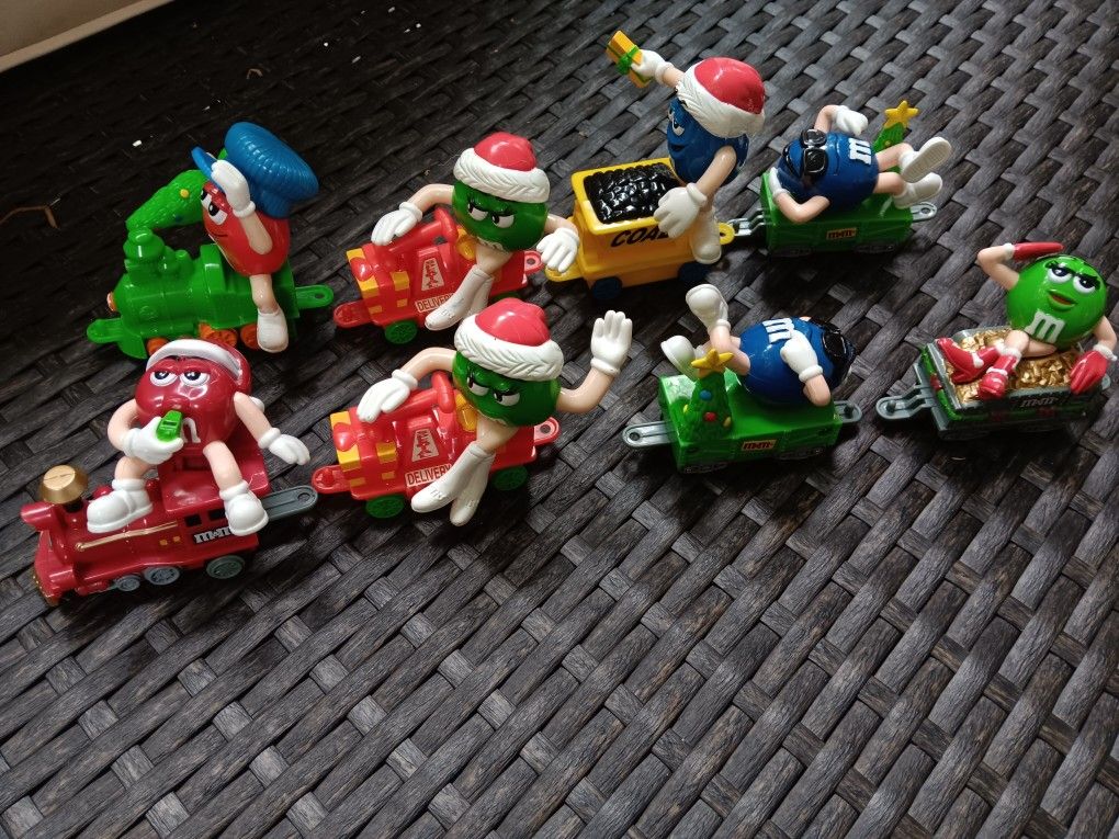 Vintage Collectable M&M Christmas Train 8 Pieces