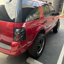 2004 Ford Explorer
