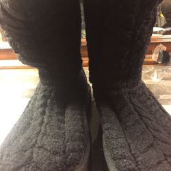 UGG Black Cable Yarn Boots Size 7
