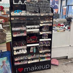 Light Up Make Up Display With Inventory 