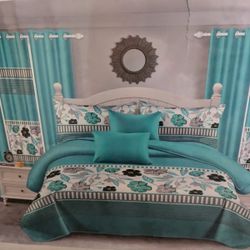 9 Piece Bedroom Set Plus Matching Curtains 