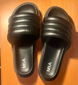 MIA black padded ribbed slide sandals 7
