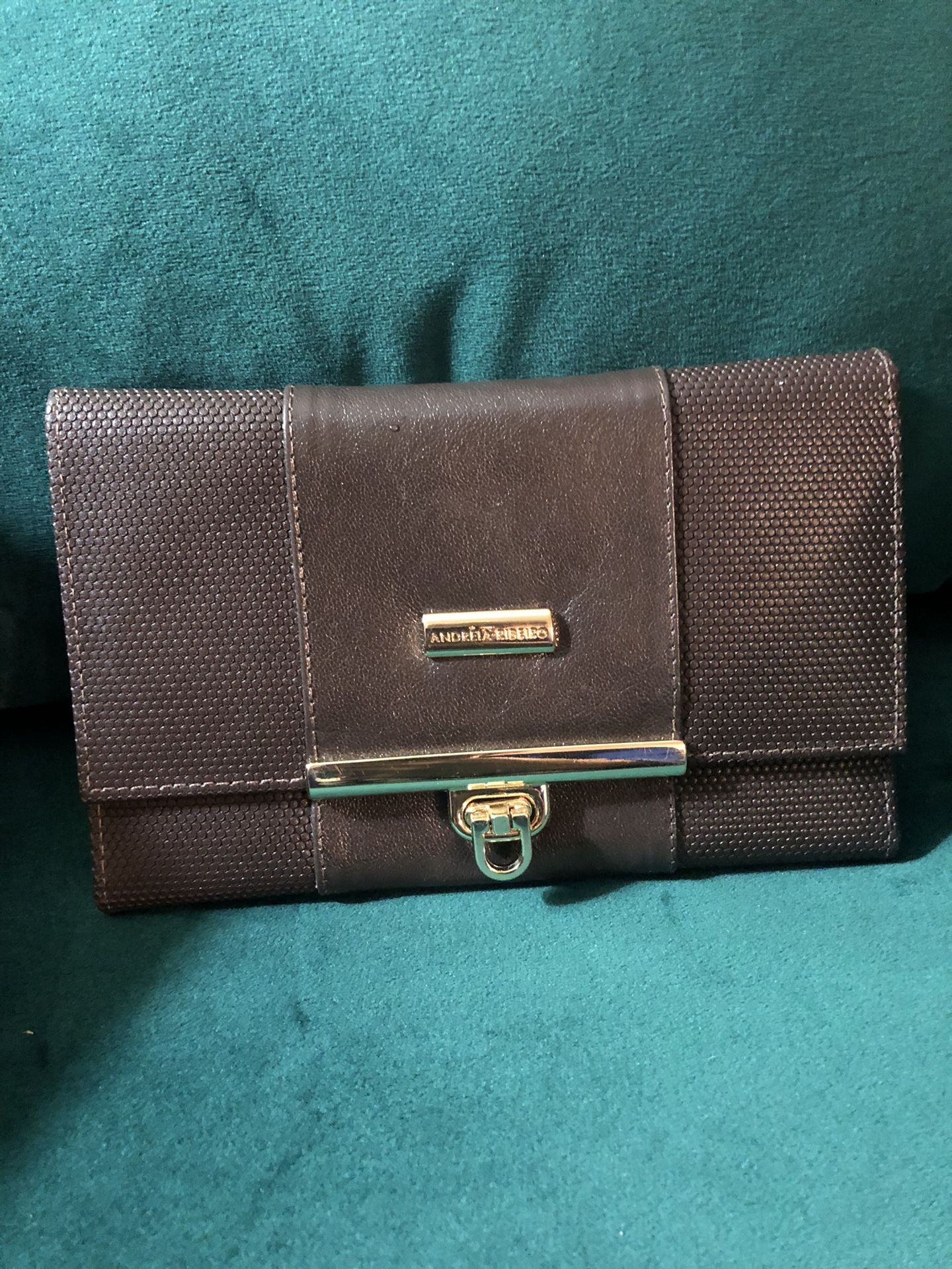 New Andreia Ribeiro Brown Leather Women’s Wallet. Very Spacious