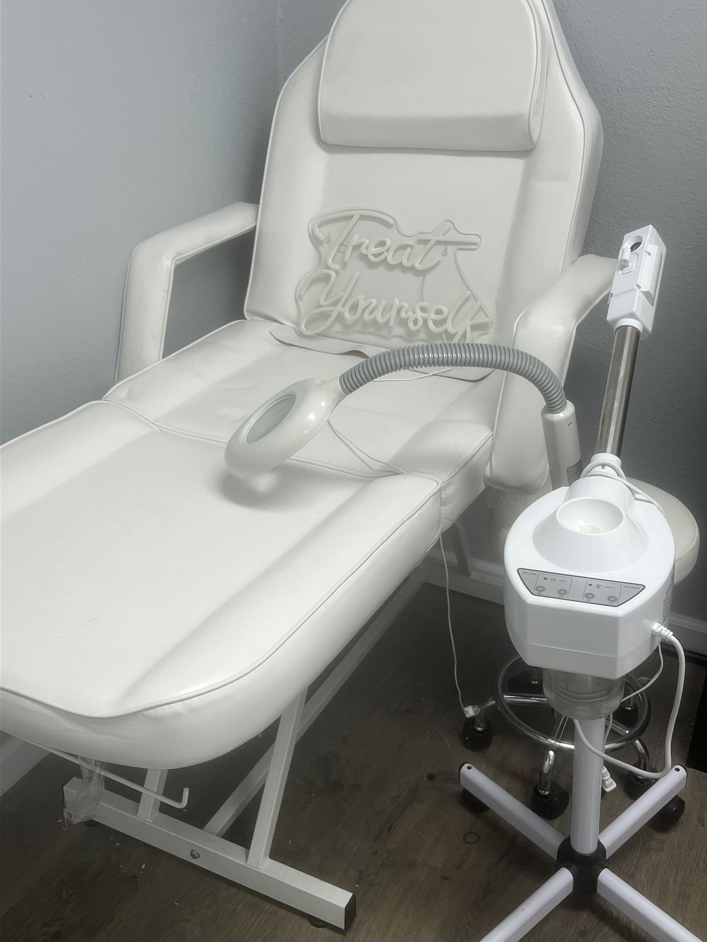 Esthetician Lash Bed And Steamer