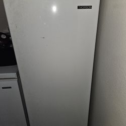 Thomson Upright Freezer 7 Cu Ft