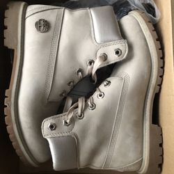 Womans Size 9 Timberlands Wore Like 3 Times 