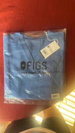 FIGS womens top brand new