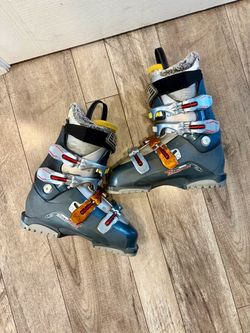 SALOMON SKI BOOTS SIZE 25.5