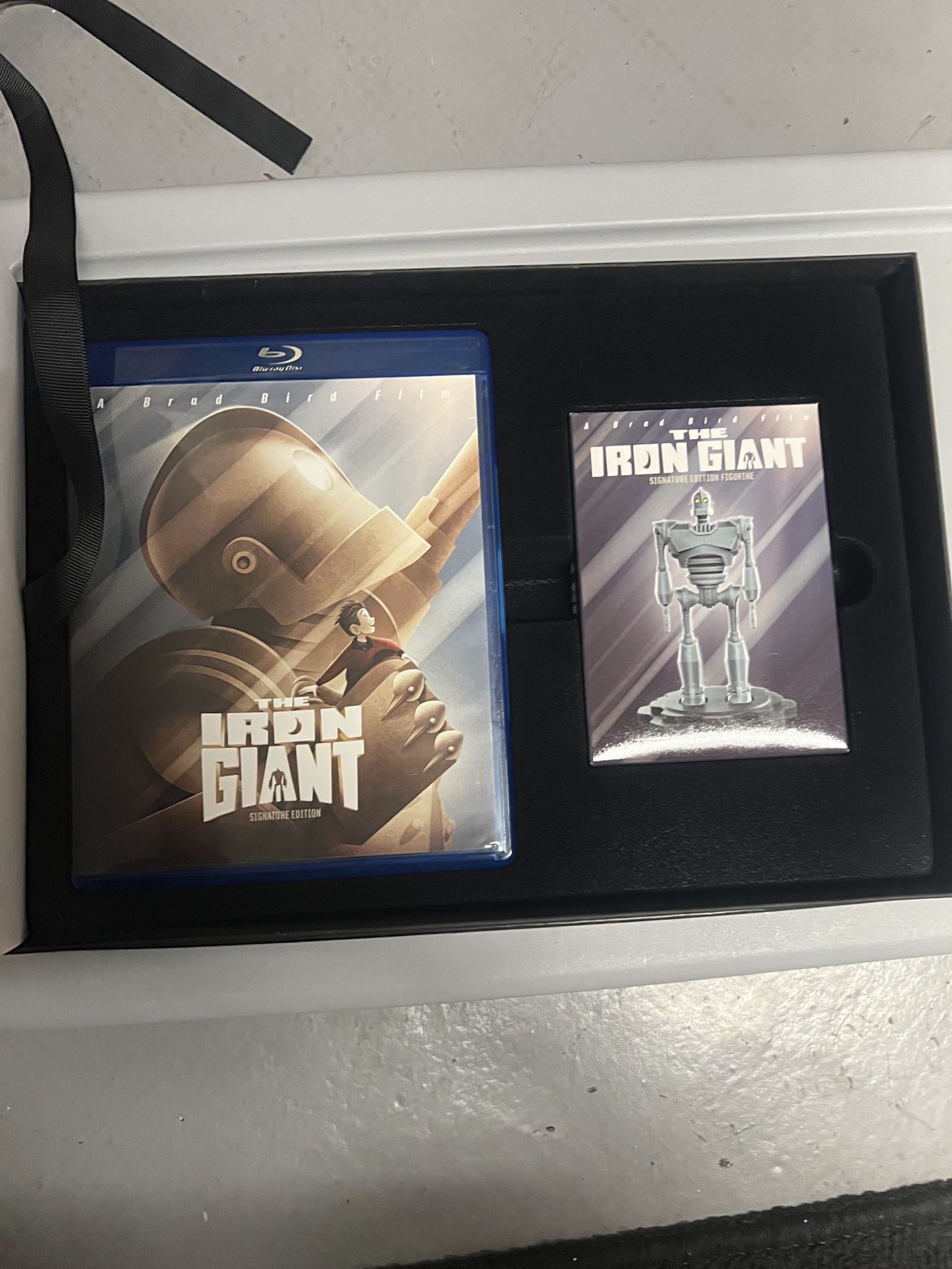 Iron Giant Signature edition Movie Blu-ray + Book + Figurine