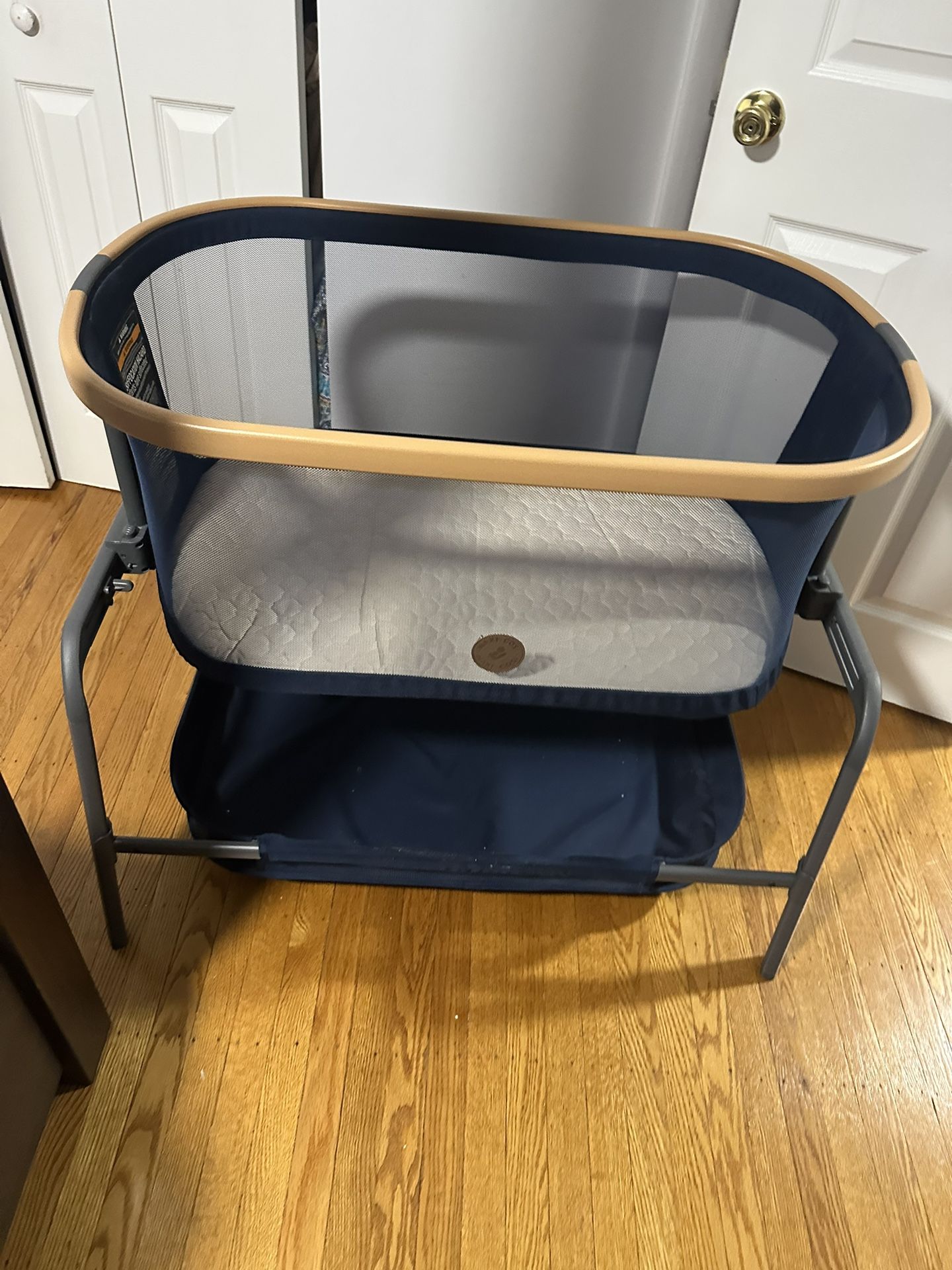 Slightly Used Maxi-Cosi Bassinet 
