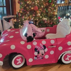 6V Huffy Disney Minnie Mouse Battery-Powered Ride-On Car