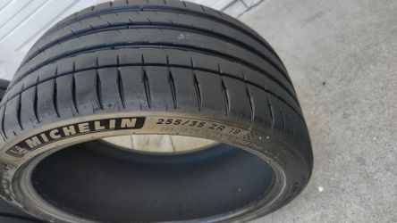 Tengo estas llantas 255//35ZR19 96Y MICHELIN PILOT SPORT 4S 99% de vida