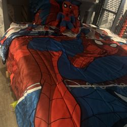Complete Spider-Man bedroom collection Perfect for the ultimate Spider-Man super fan.
