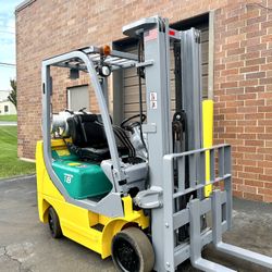 2017 Komatsu 18 Forklift. Capacity 3800lb. Triple Mast. Side Shift. All Works Perfectly. Propane. No Issue. No Leaks. Ready For Work.