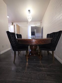 Table + 4 chairs