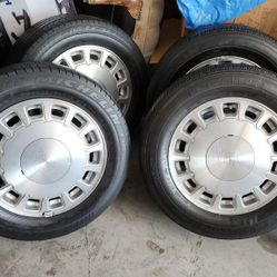 Cadillac tires and rims used 225/60 R 16