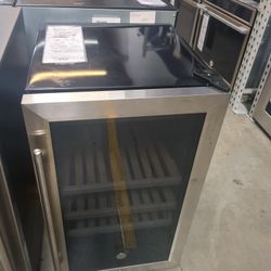 GE GVSO4BQNSS 19 Inch Beverage Center Retail Price $879 SAVE $352